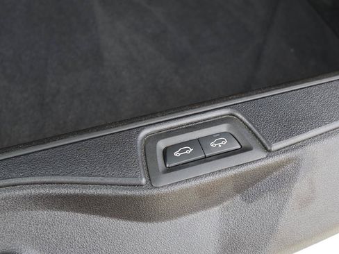 Used 2024 BMW X7 xDrive40i w/ M Sport Package AWD/4WD image 38