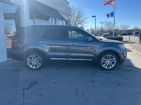 Used 2017 Ford Explorer Limited w/ Equipment Group 301A image 5