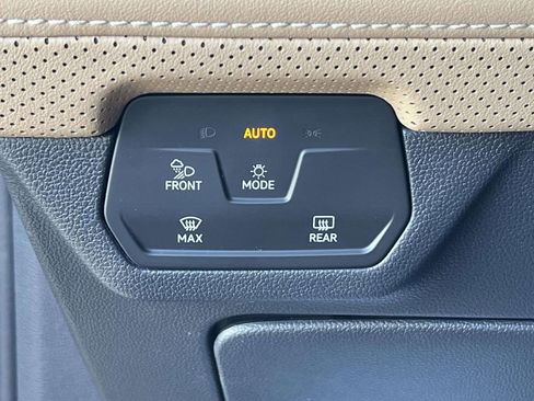 Used 2024 Volkswagen Atlas Cross Sport SE image 23