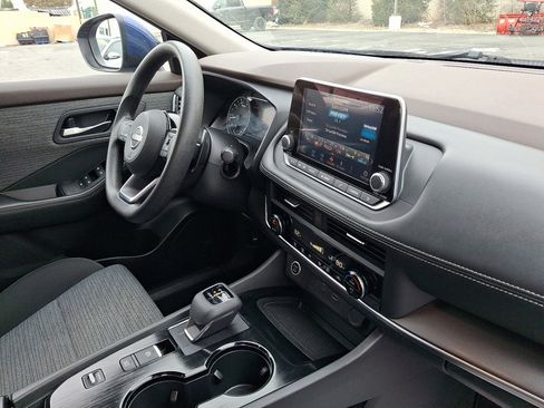 Used 2023 Nissan Rogue SV image 12