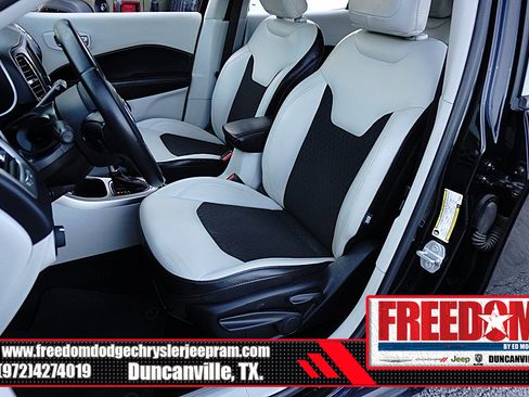 Used 2018 Jeep Compass Latitude FWD image 13