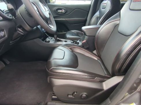 Used 2022 Jeep Cherokee Trailhawk w/ Trailer Tow Group image 11