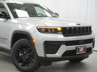 New 2026 Jeep Grand Cherokee Altitude AWD/4WD video 3