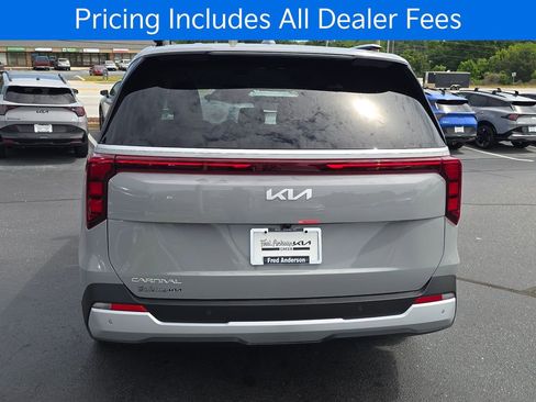 New 2026 Kia Carnival EX FWD image 4