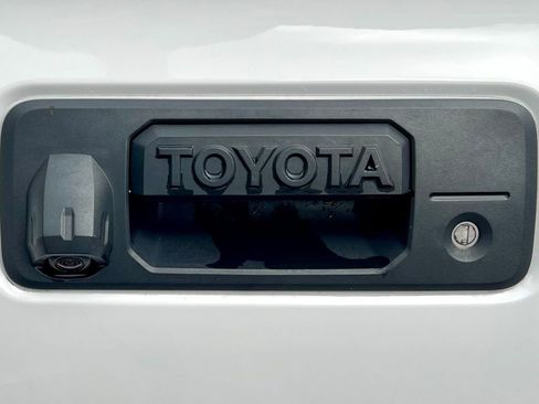 Used 2022 Toyota Tacoma SR image 6