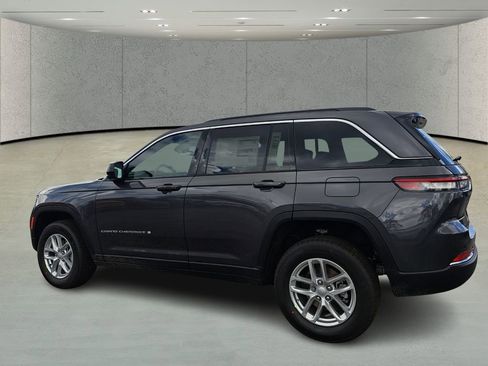 New 2026 Jeep Grand Cherokee Laredo image 7