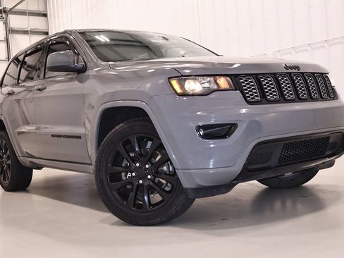 Used 2020 Jeep Grand Cherokee Altitude AWD/4WD image 37
