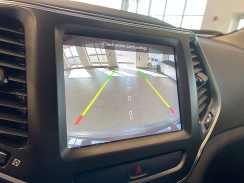 Used 2020 Jeep Cherokee Trailhawk w/ Comfort & Convenience Group image 22