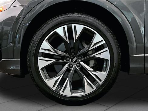 Certified 2025 Audi Q8 Premium Plus AWD/4WD image 10