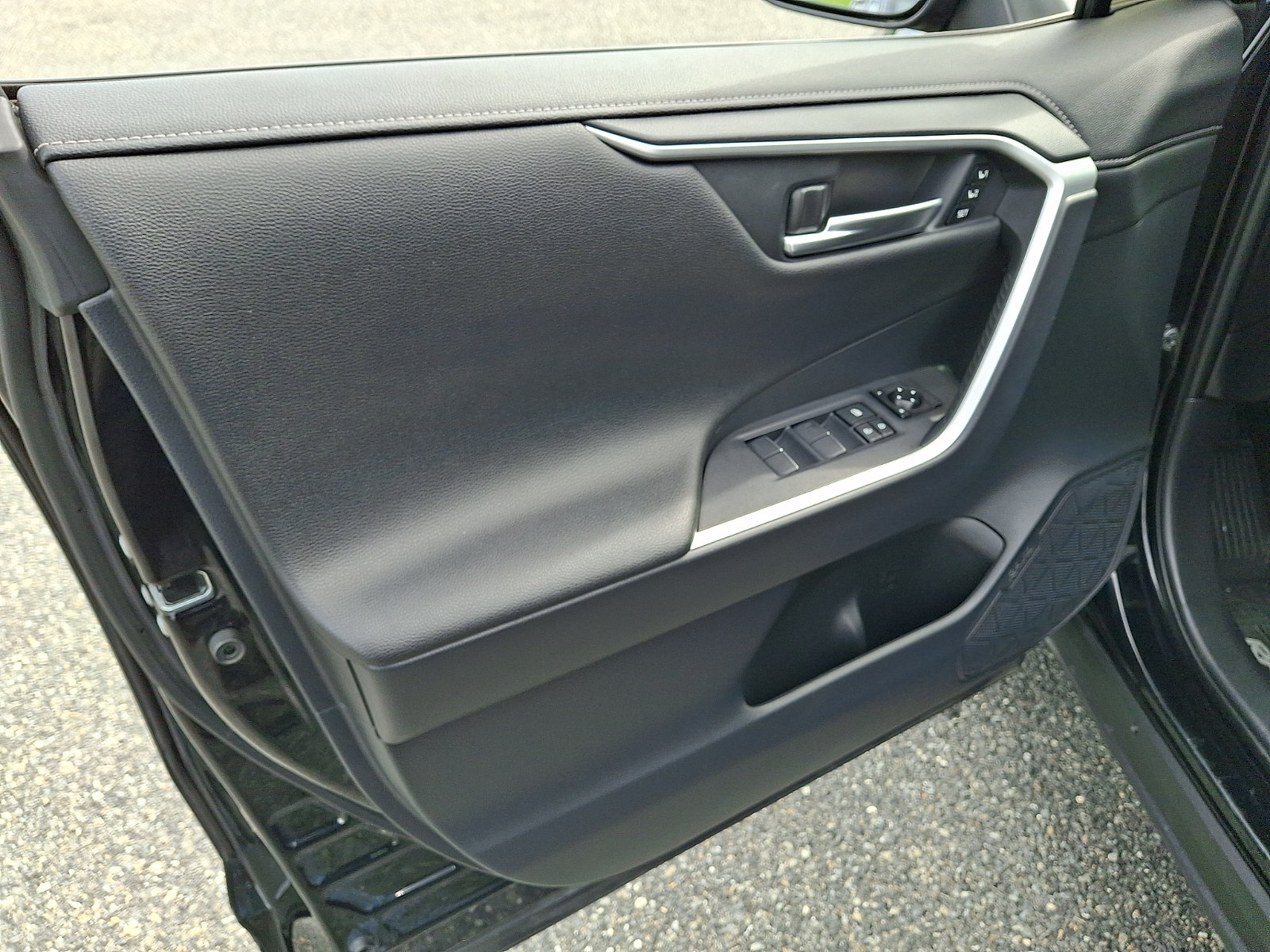 Used 2019 Toyota RAV4 Limited w/ Advanced Technology Package AWD/4WD image 13