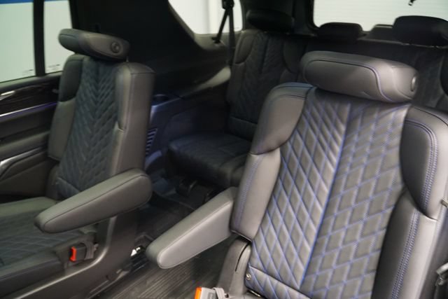 Used 2026 Cadillac Escalade IQL Sport 1 w/ LPO, ONYX Package AWD/4WD image 25