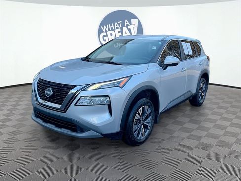 Used 2022 Nissan Rogue SV image 3