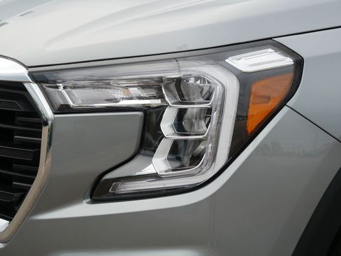 Used 2024 GMC Terrain SLE w/ Driver Convenience Package AWD/4WD image 16