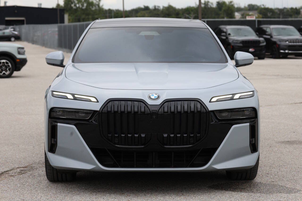 Used 2023 BMW 760i xDrive AWD/4WD image 5