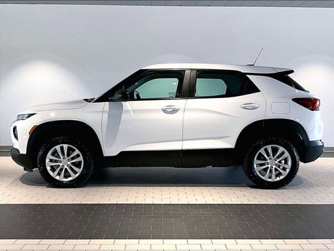 Used 2023 Chevrolet TrailBlazer LS AWD/4WD image 2