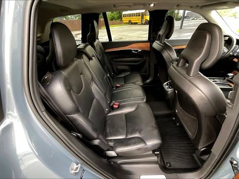 Used 2021 Volvo XC90 T6 Momentum AWD/4WD image 23