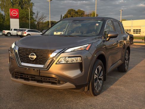 Used 2023 Nissan Rogue SV AWD/4WD image 2