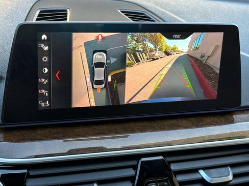 Used 2019 BMW 530e w/ Premium Package RWD image 22