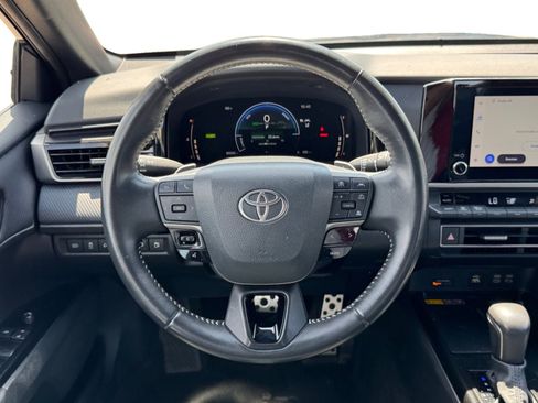Used 2025 Toyota Camry SE FWD image 13