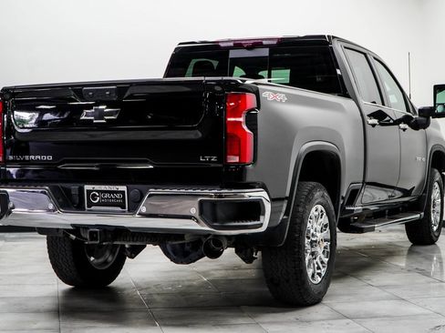 Used 2024 Chevrolet Silverado 3500 LTZ w/ LTZ Premium Package image 11