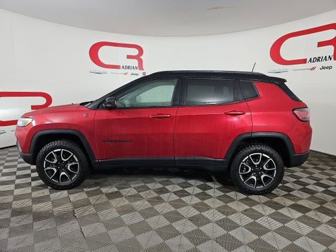 Certified 2025 Jeep Compass Trailhawk w/ Trailhawk Elite Group image 4