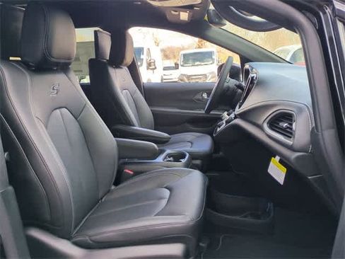 New 2026 Chrysler Pacifica Select image 22