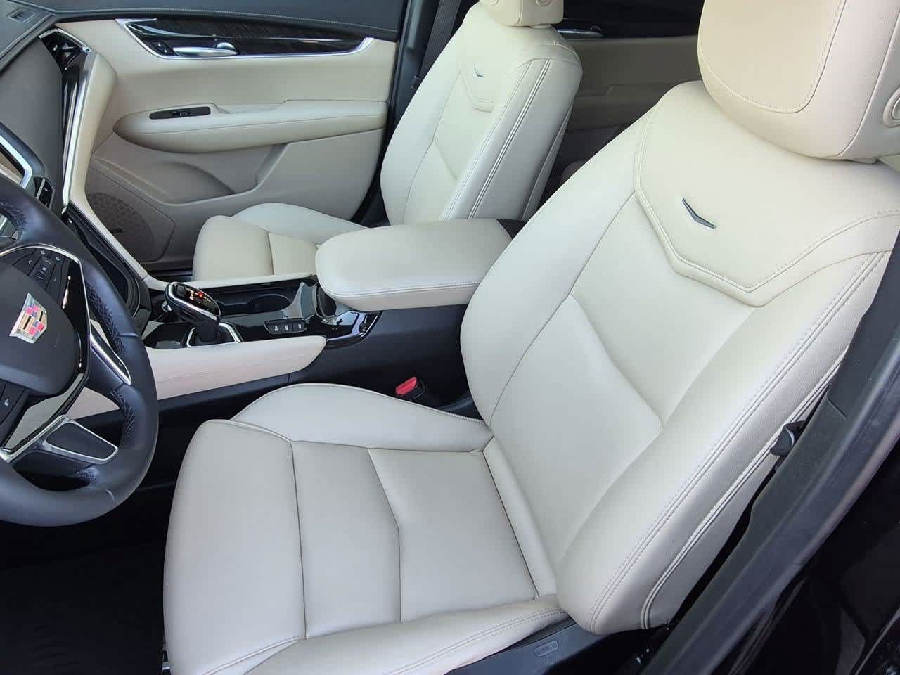 Used 2018 Cadillac XT5 AWD image 16