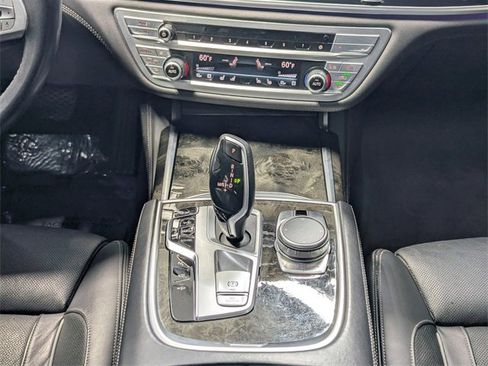 Used 2022 BMW 740i image 15