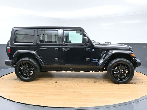 Used 2024 Jeep Wrangler Unlimited w/ Convenience Group image 8