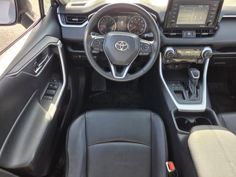 Used 2020 Toyota RAV4 XLE Premium image 12