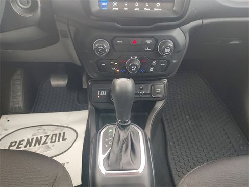 Used 2023 Jeep Renegade Latitude image 11