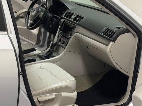Used 2014 Volkswagen Passat TDI SE FWD image 11