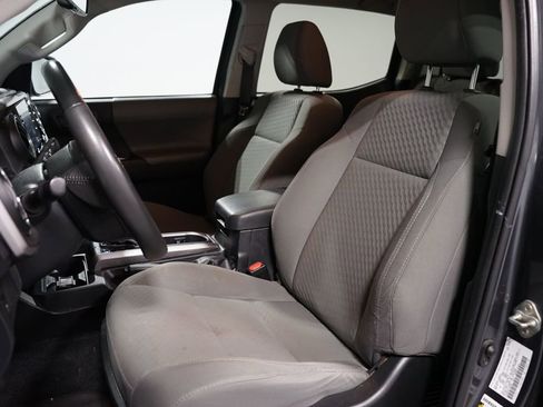 Used 2020 Toyota Tacoma SR5 image 6