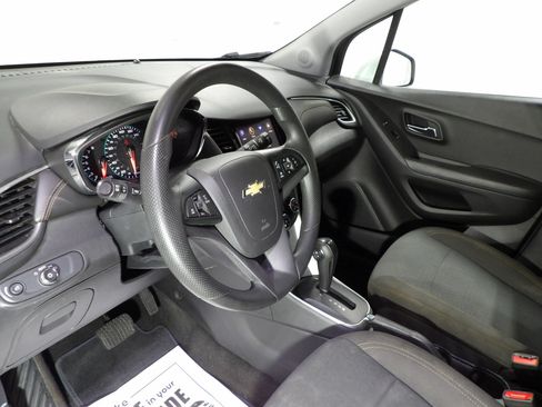 Used 2020 Chevrolet Trax LS w/ Tint and Cruise Package AWD/4WD image 8