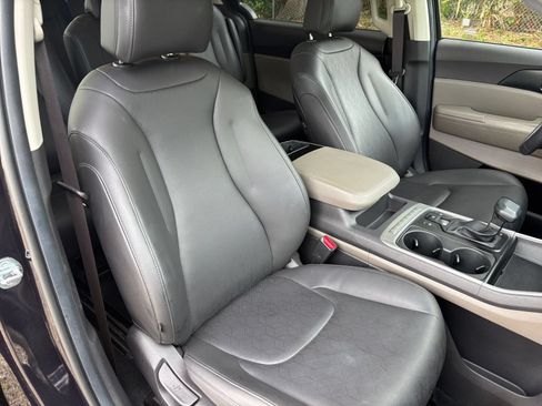 Used 2026 Kia Carnival FWD image 39