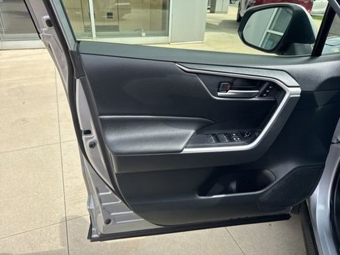 Used 2020 Toyota RAV4 XLE Premium image 23