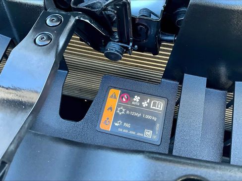 Used 2021 GMC Yukon SLT w/ SLT Premium Package image 33