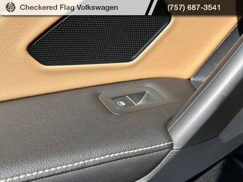 Used 2024 Volkswagen Tiguan SE w/ Panoramic Sunroof Package AWD/4WD image 26