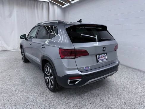 Used 2024 Volkswagen Taos SE FWD image 4