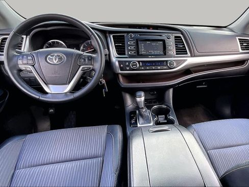 Used 2015 Toyota Highlander Plus FWD image 16