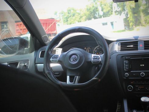 Used 2012 Volkswagen Jetta GLI Autobahn FWD image 75