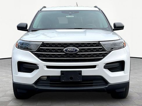 Used 2020 Ford Explorer XLT AWD/4WD image 2