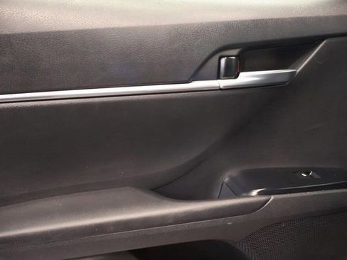 Used 2018 Toyota Camry LE image 28