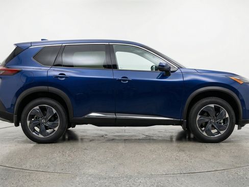 Used 2025 Nissan Rogue SV FWD image 11