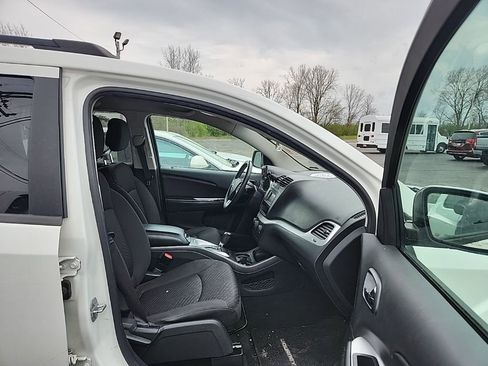 Used 2017 Dodge Journey SE w/ Flexible Seating Group image 8