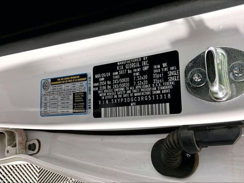 Used 2024 Kia Telluride EX w/ EX Captain's Chair Package AWD/4WD image 5