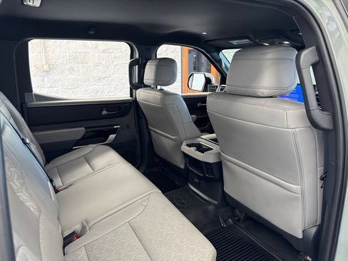 Used 2025 Toyota Tundra Limited AWD/4WD image 42