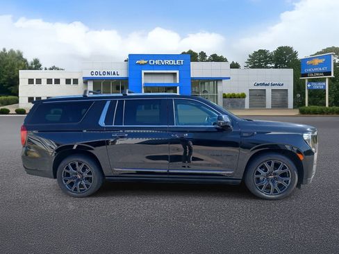 Used 2024 GMC Yukon XL Denali Ultimate w/ LPO, Floor Liner Package AWD/4WD image 3
