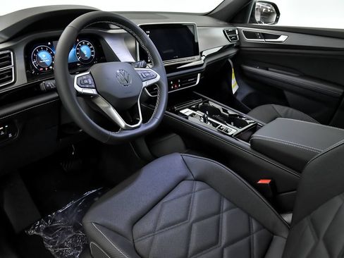 Certified 2026 Volkswagen Atlas Cross Sport SE w/ Panoramic Sunroof Package AWD/4WD image 5