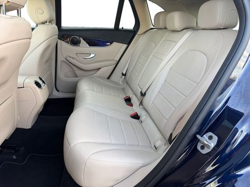Used 2021 Mercedes-Benz GLC 300 4MATIC image 16